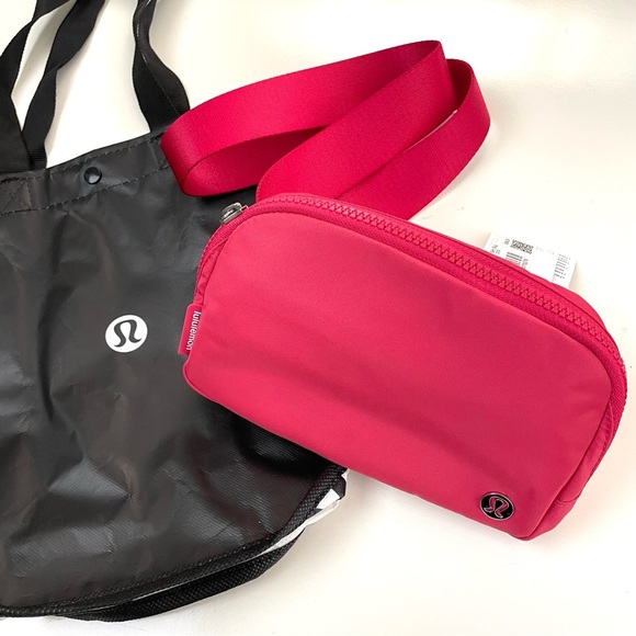 lululemon Everywhere Belt Bag 1L CERI NWT - Picture 7 of 13